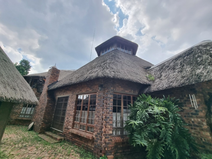 5 Bedroom Property for Sale in Lochvaal Gauteng