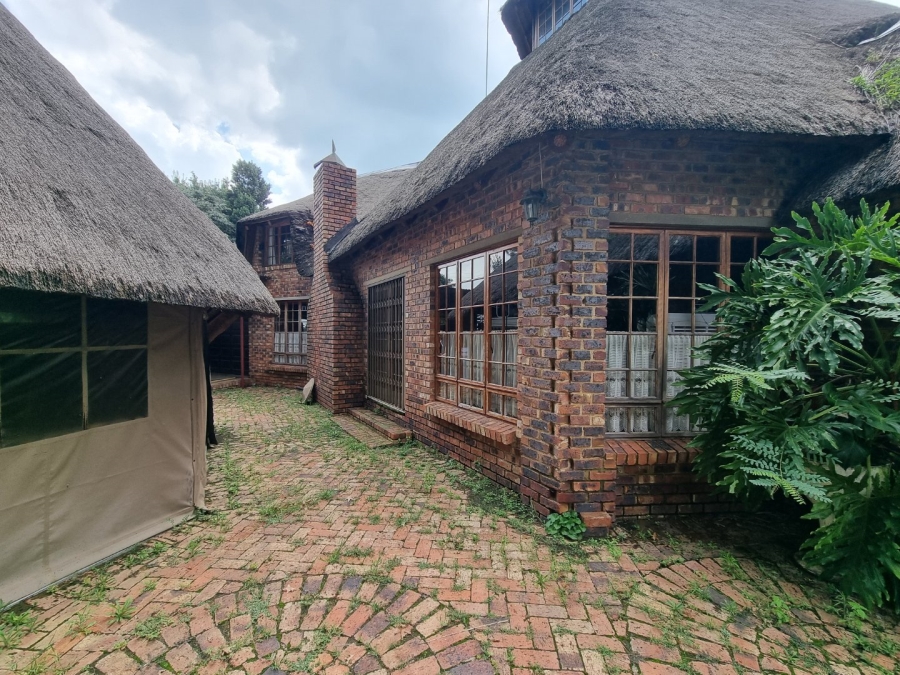 5 Bedroom Property for Sale in Lochvaal Gauteng