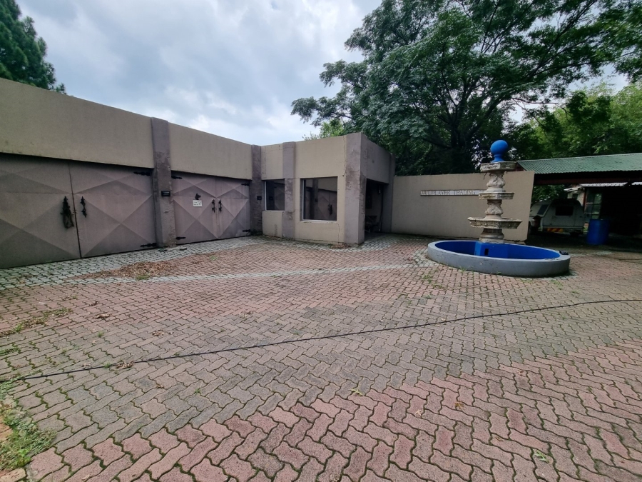 5 Bedroom Property for Sale in Lochvaal Gauteng