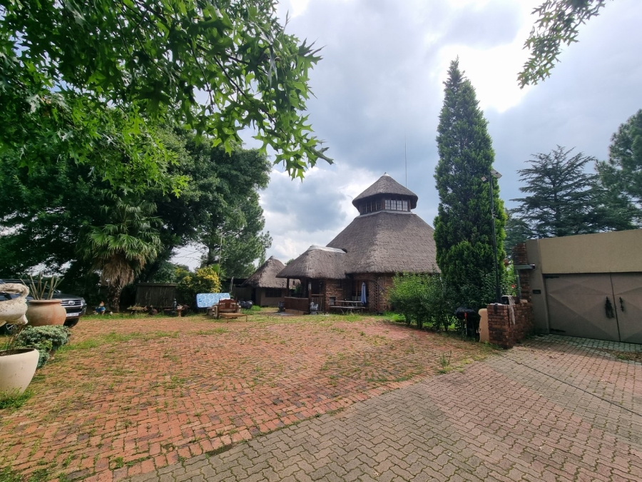 5 Bedroom Property for Sale in Lochvaal Gauteng