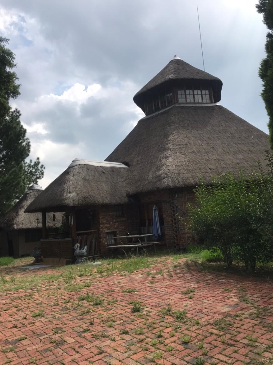 5 Bedroom Property for Sale in Lochvaal Gauteng
