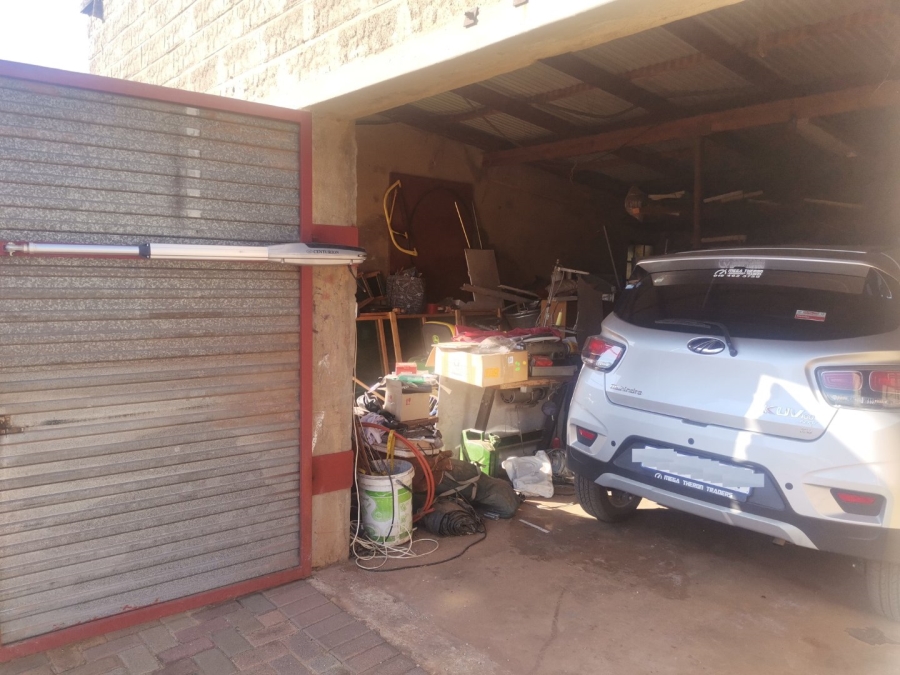 4 Bedroom Property for Sale in Mullerstuine Gauteng