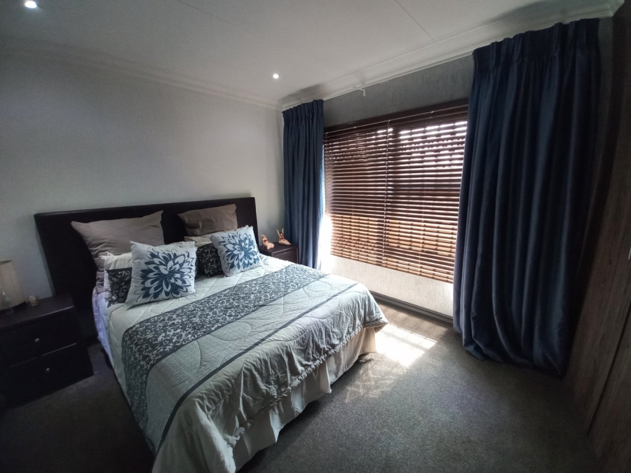 8 Bedroom Property for Sale in Mantevrede Gauteng