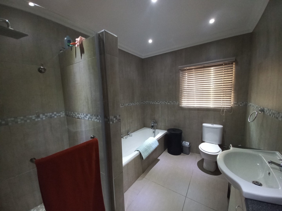 8 Bedroom Property for Sale in Mantevrede Gauteng