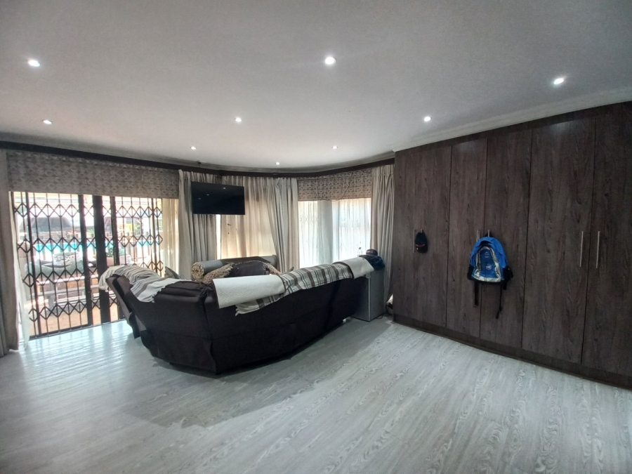 8 Bedroom Property for Sale in Mantevrede Gauteng