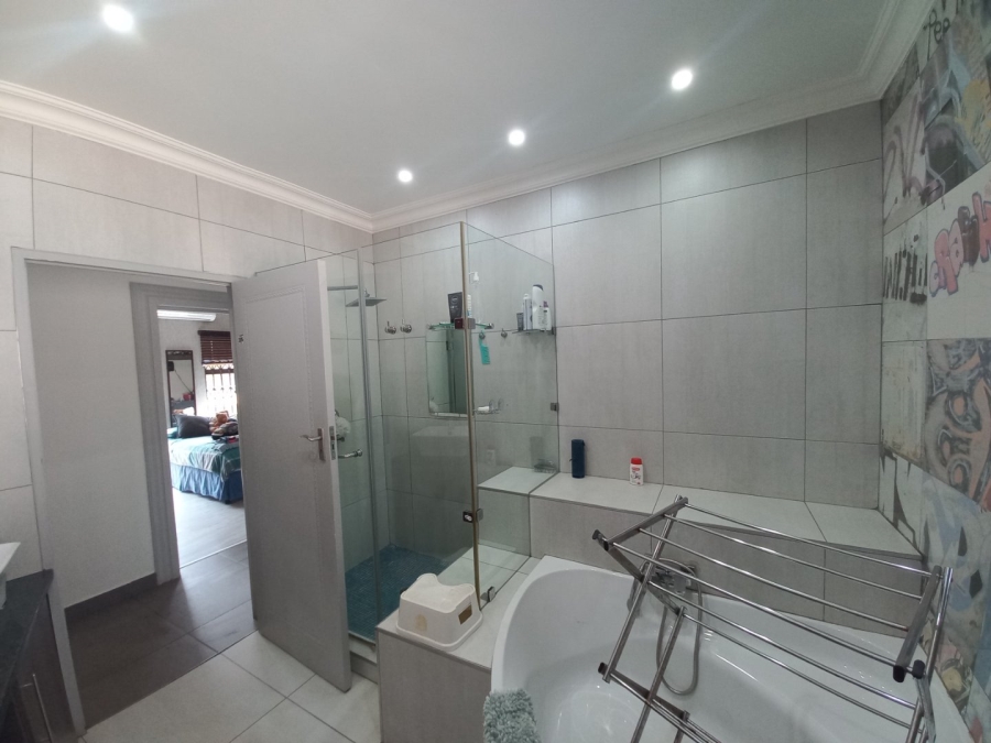 8 Bedroom Property for Sale in Mantevrede Gauteng