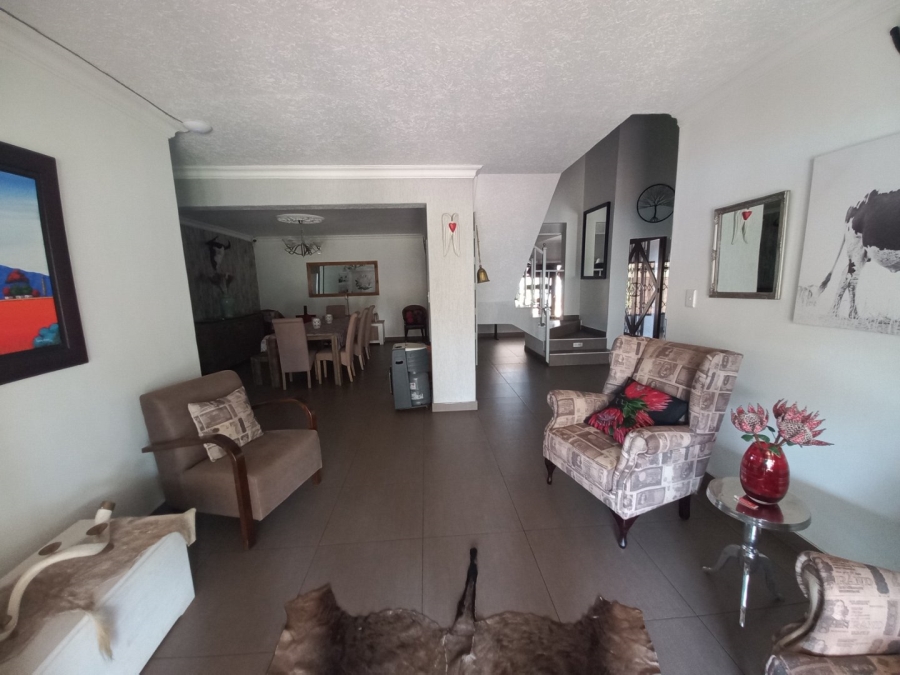 8 Bedroom Property for Sale in Mantevrede Gauteng