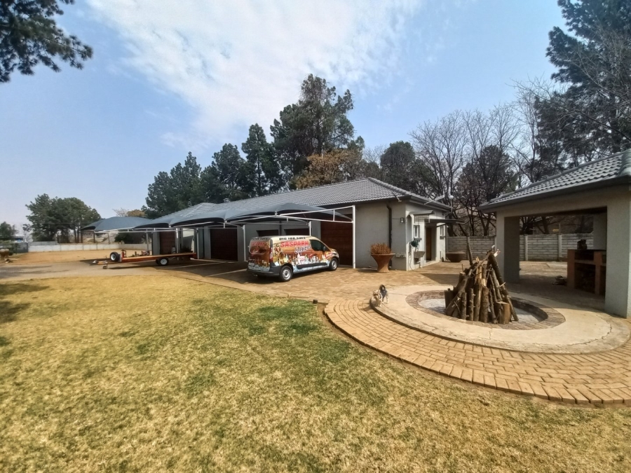 8 Bedroom Property for Sale in Mantevrede Gauteng