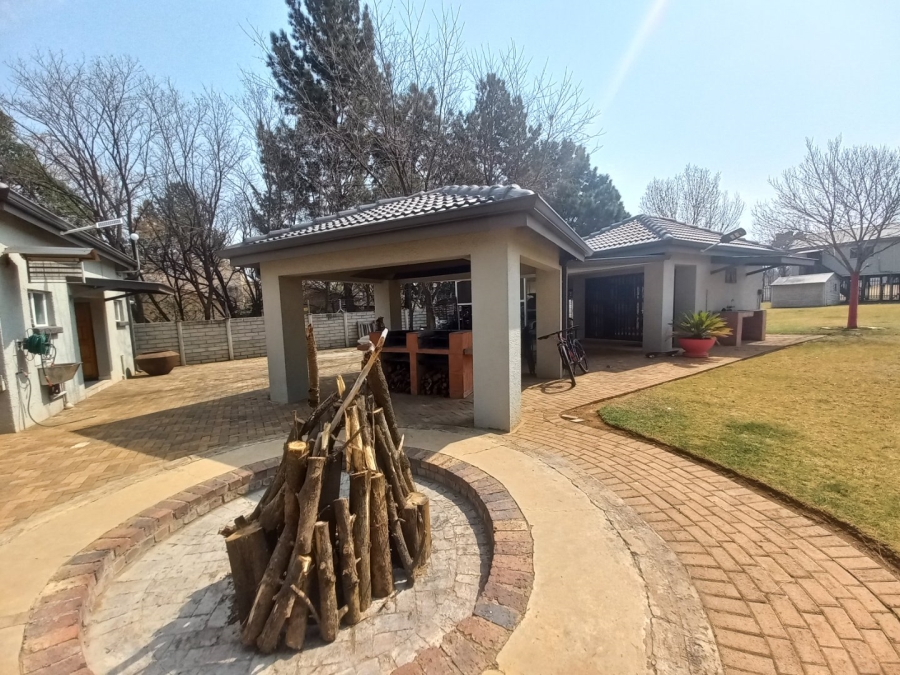 8 Bedroom Property for Sale in Mantevrede Gauteng