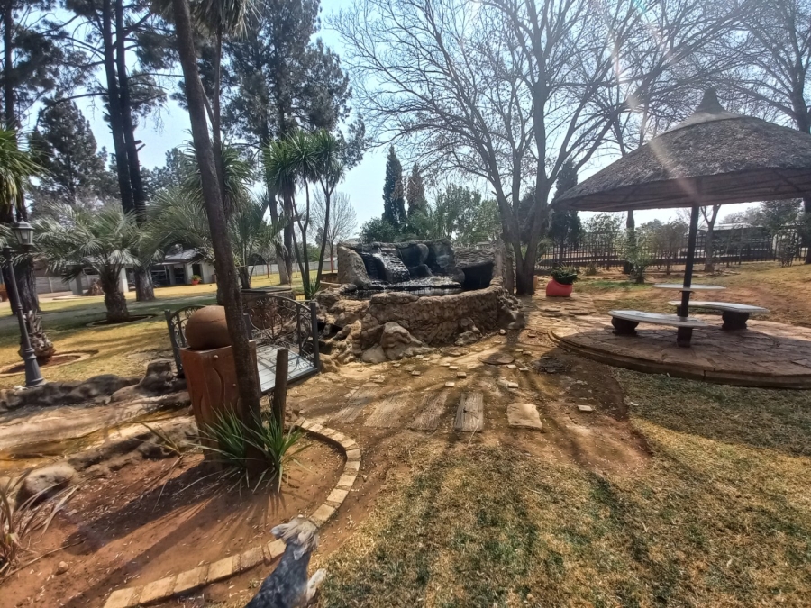 8 Bedroom Property for Sale in Mantevrede Gauteng