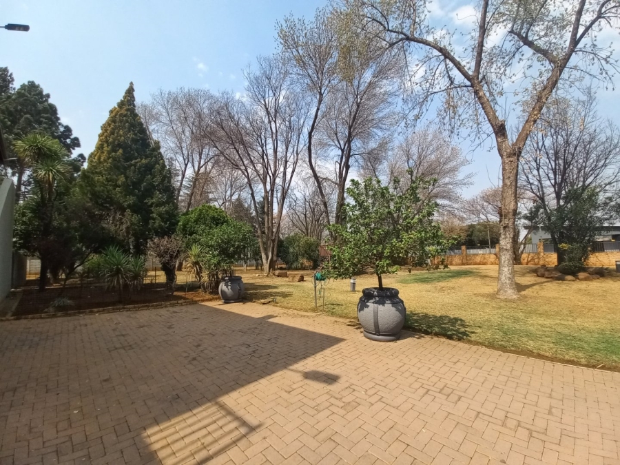 8 Bedroom Property for Sale in Mantevrede Gauteng