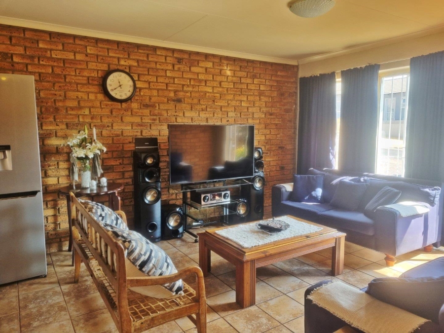 3 Bedroom Property for Sale in Rangeview Gauteng