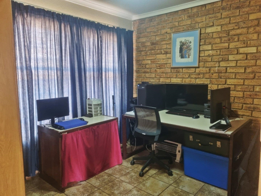 3 Bedroom Property for Sale in Rangeview Gauteng