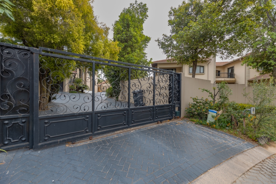 4 Bedroom Property for Sale in Broadacres Gauteng