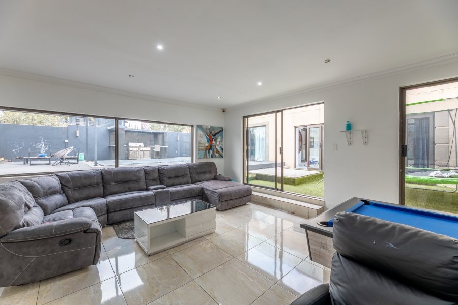 4 Bedroom Property for Sale in Broadacres Gauteng