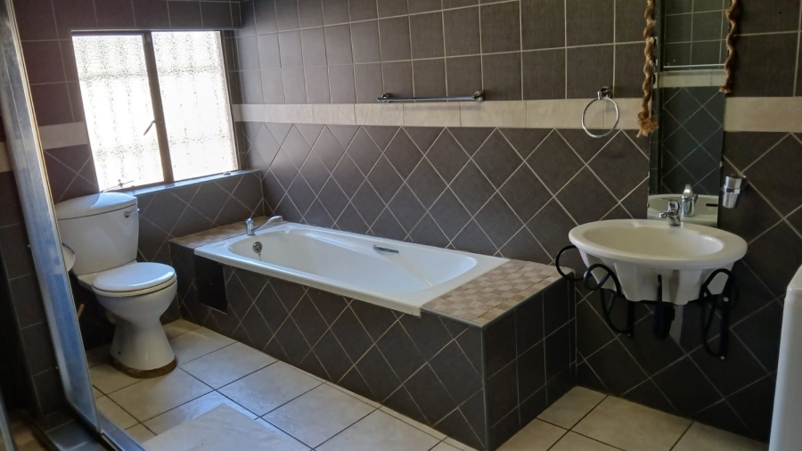 9 Bedroom Property for Sale in Mnandi Gauteng
