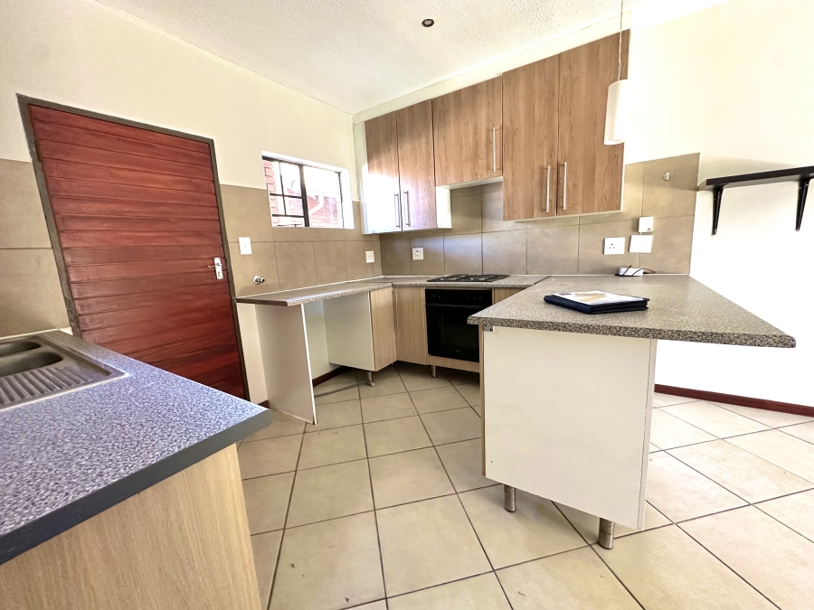 2 Bedroom Property for Sale in Noordwyk Gauteng