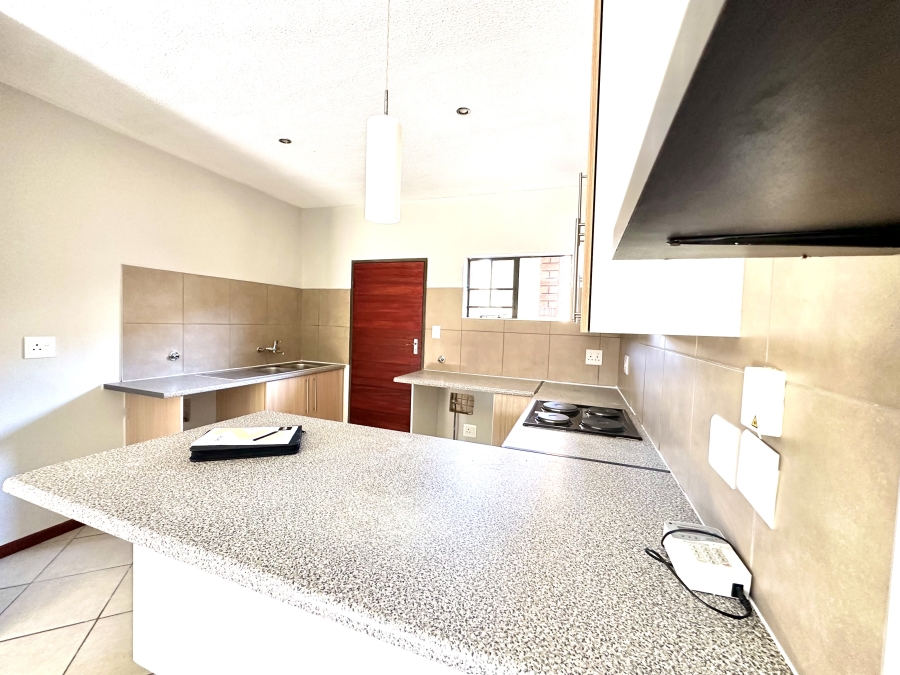2 Bedroom Property for Sale in Noordwyk Gauteng