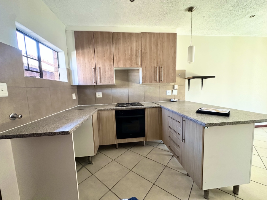 2 Bedroom Property for Sale in Noordwyk Gauteng