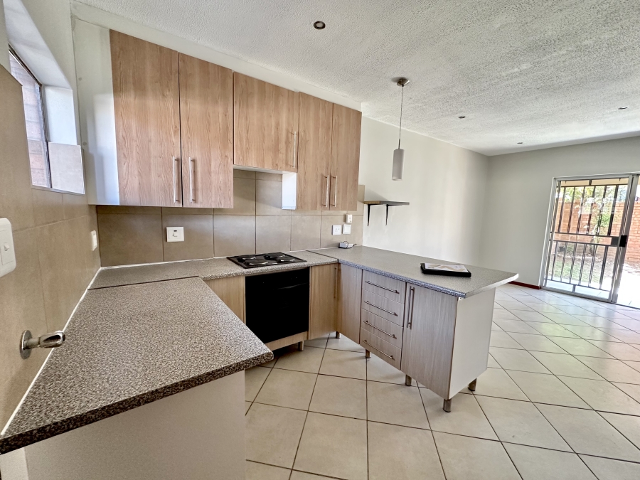 2 Bedroom Property for Sale in Noordwyk Gauteng