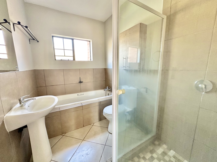 2 Bedroom Property for Sale in Noordwyk Gauteng