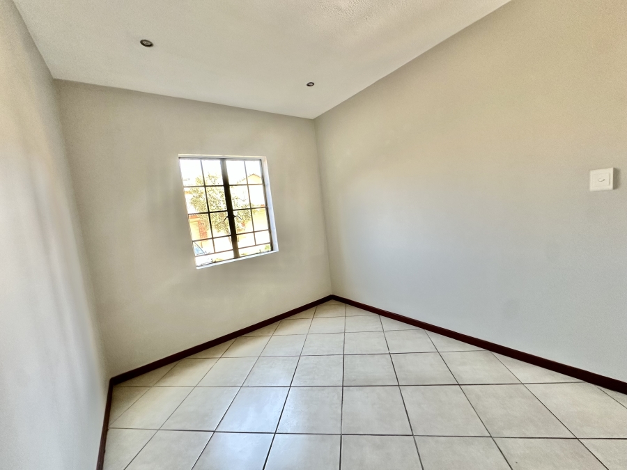 2 Bedroom Property for Sale in Noordwyk Gauteng