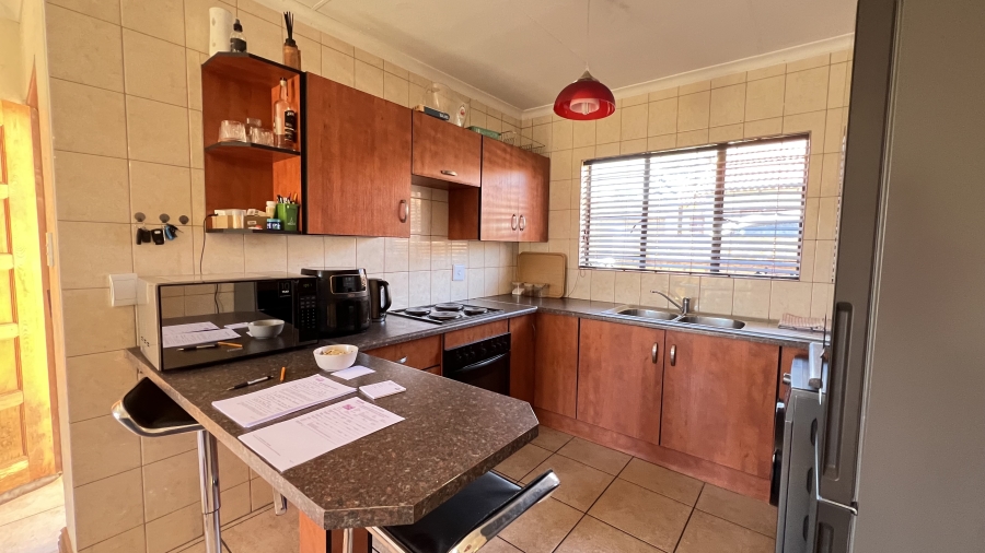 2 Bedroom Property for Sale in Greenhills Gauteng