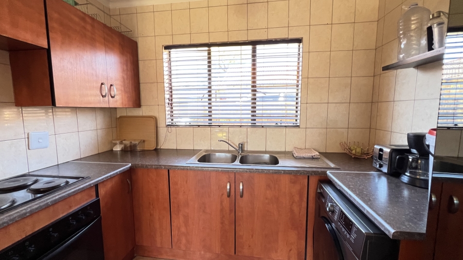 2 Bedroom Property for Sale in Greenhills Gauteng