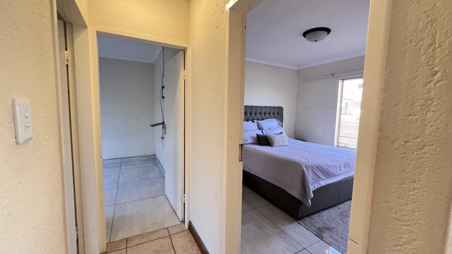 2 Bedroom Property for Sale in Greenhills Gauteng
