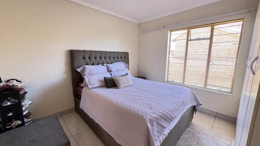 2 Bedroom Property for Sale in Greenhills Gauteng