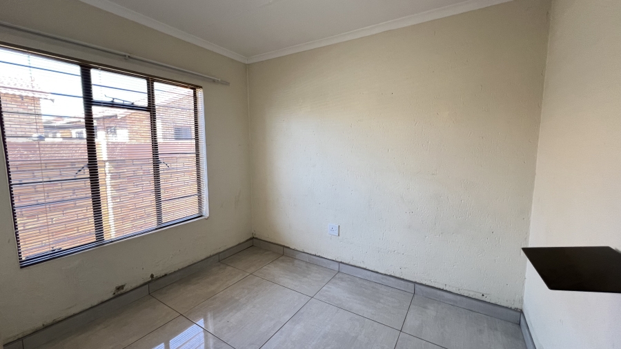 2 Bedroom Property for Sale in Greenhills Gauteng