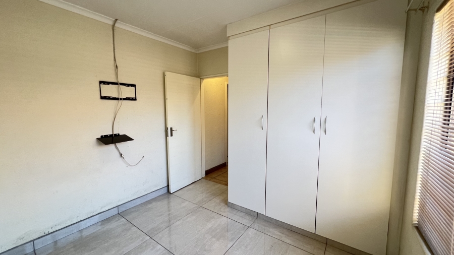 2 Bedroom Property for Sale in Greenhills Gauteng