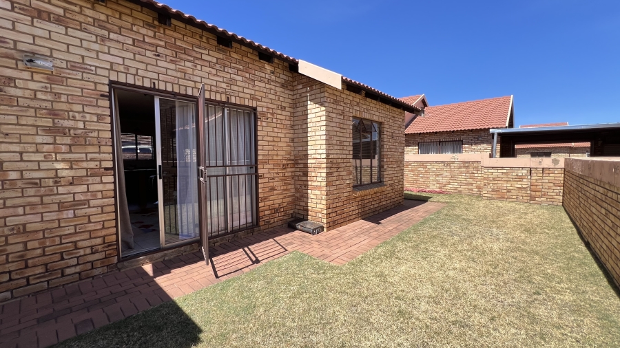 2 Bedroom Property for Sale in Greenhills Gauteng
