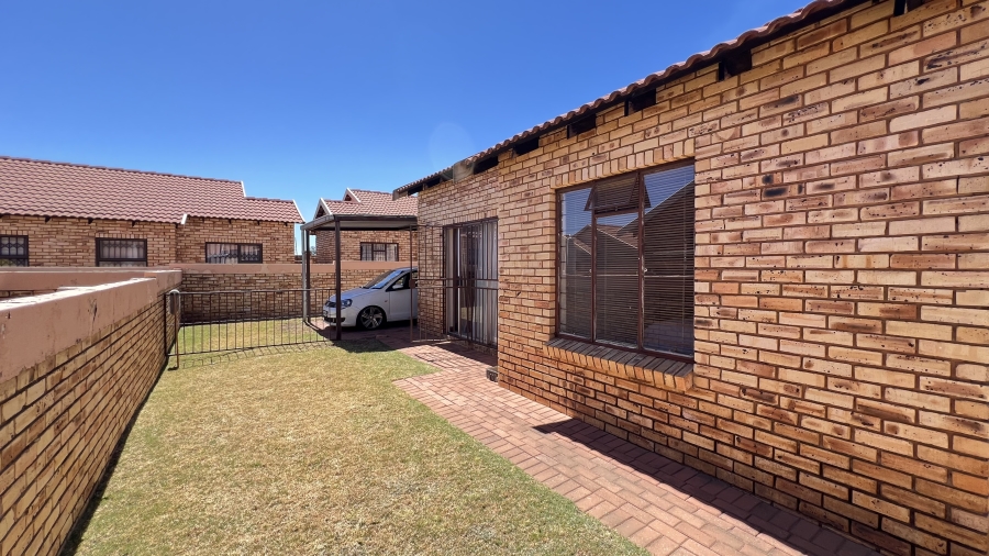 2 Bedroom Property for Sale in Greenhills Gauteng