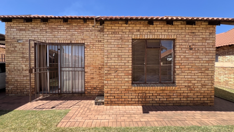 2 Bedroom Property for Sale in Greenhills Gauteng