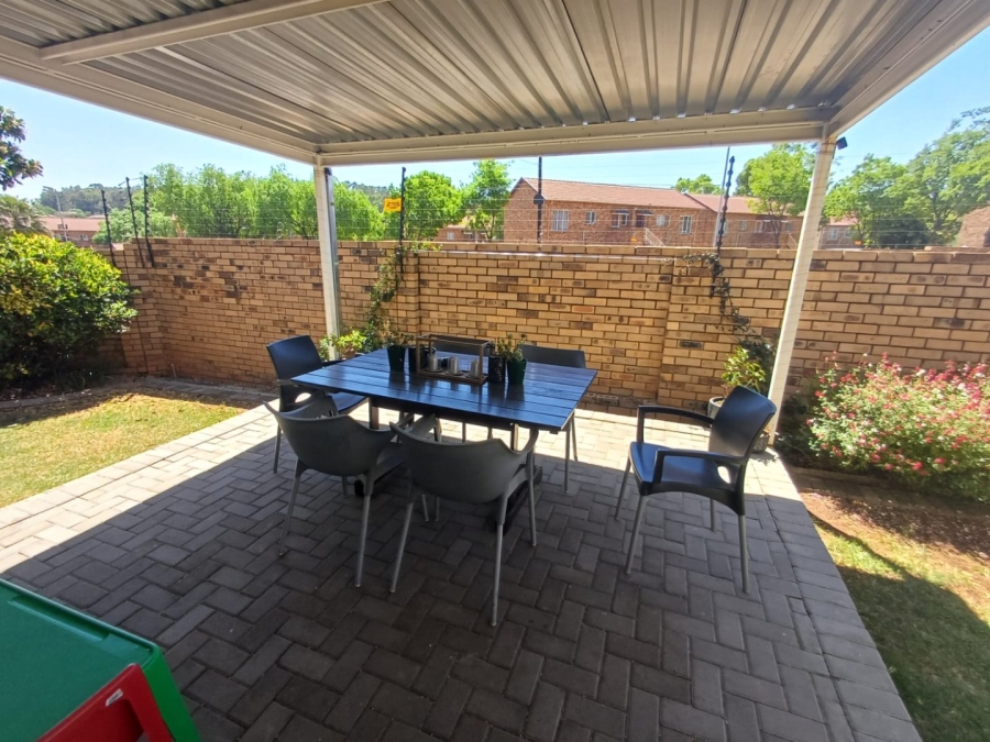 3 Bedroom Property for Sale in Wilgeheuwel Gauteng