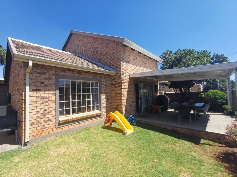 3 Bedroom Property for Sale in Wilgeheuwel Gauteng