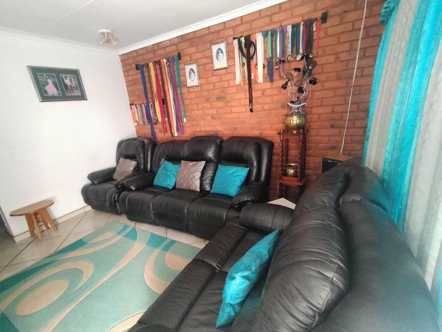 5 Bedroom Property for Sale in The Orchards Gauteng