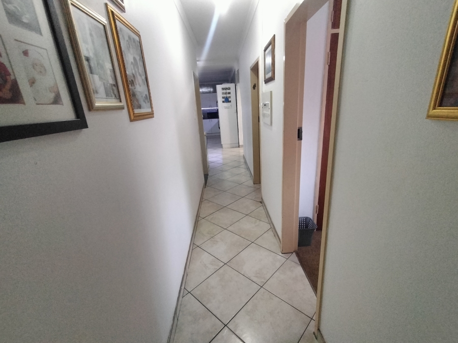5 Bedroom Property for Sale in The Orchards Gauteng