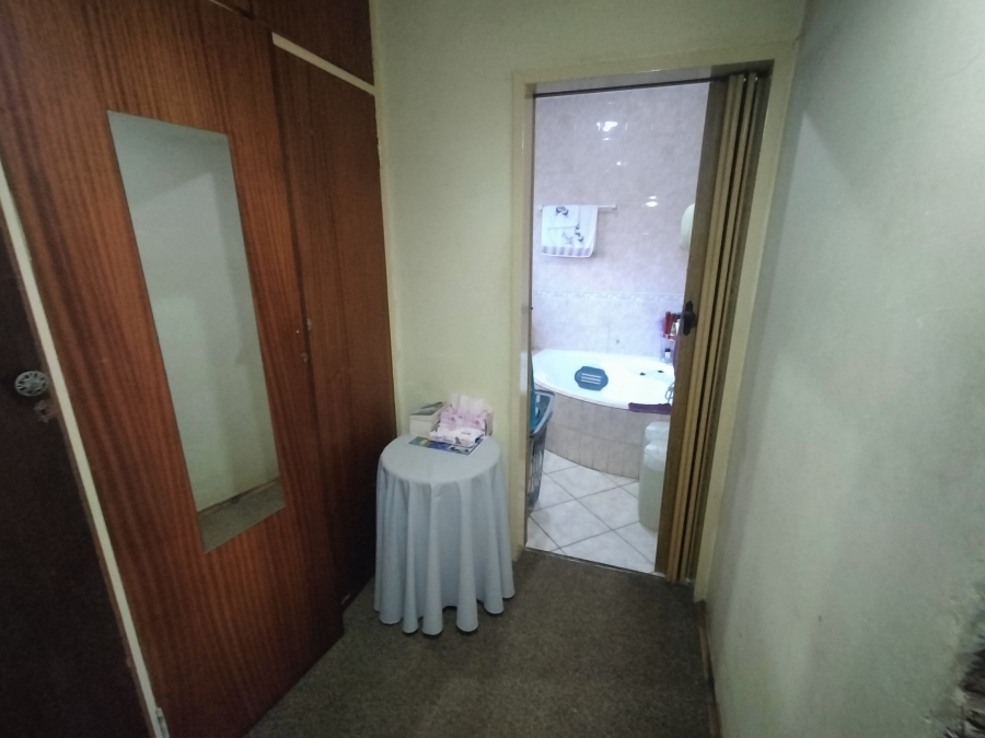 5 Bedroom Property for Sale in The Orchards Gauteng