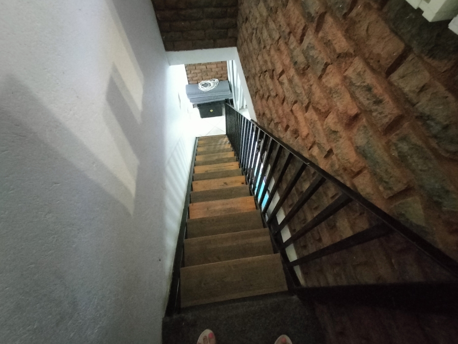 5 Bedroom Property for Sale in The Orchards Gauteng