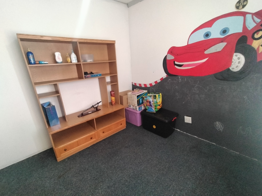 5 Bedroom Property for Sale in The Orchards Gauteng