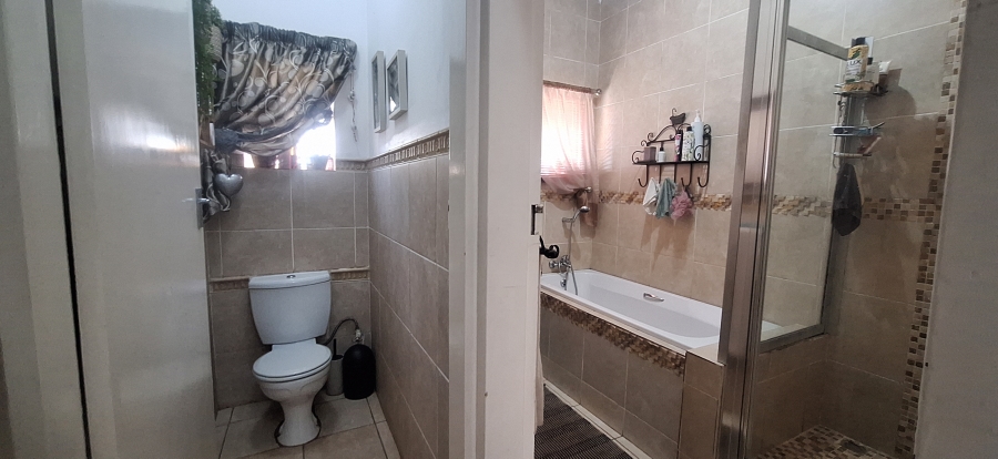 3 Bedroom Property for Sale in Wentworth Park Gauteng