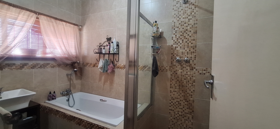 3 Bedroom Property for Sale in Wentworth Park Gauteng