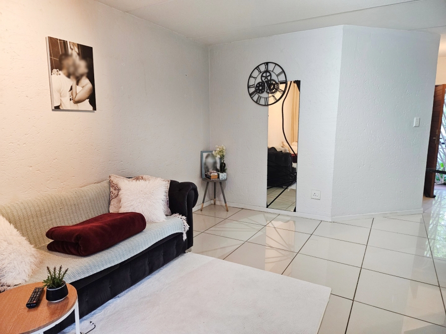 To Let 1 Bedroom Property for Rent in Eltonhill Gauteng