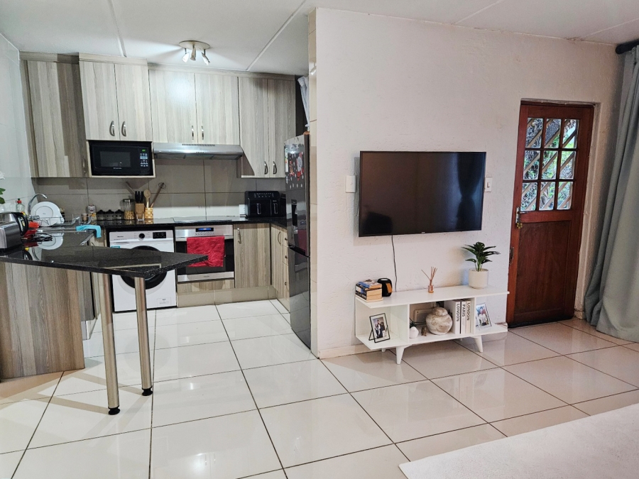 To Let 1 Bedroom Property for Rent in Eltonhill Gauteng
