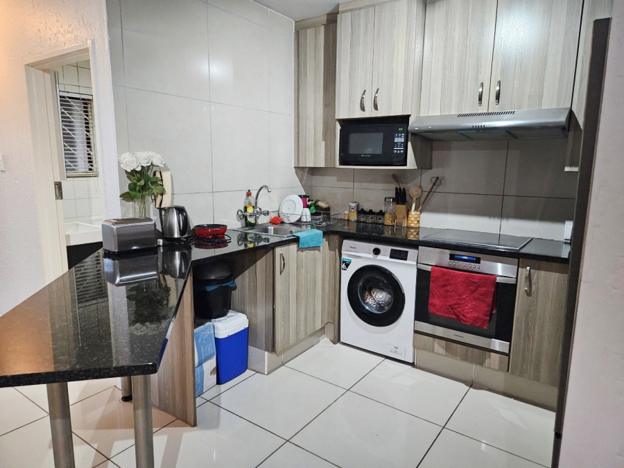 To Let 1 Bedroom Property for Rent in Eltonhill Gauteng