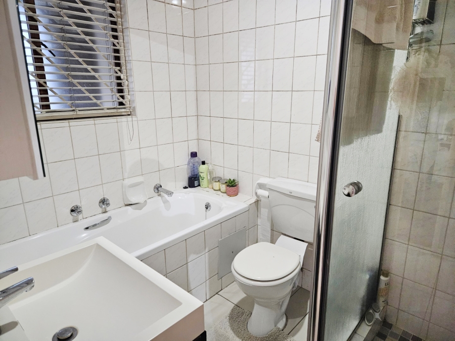 To Let 1 Bedroom Property for Rent in Eltonhill Gauteng