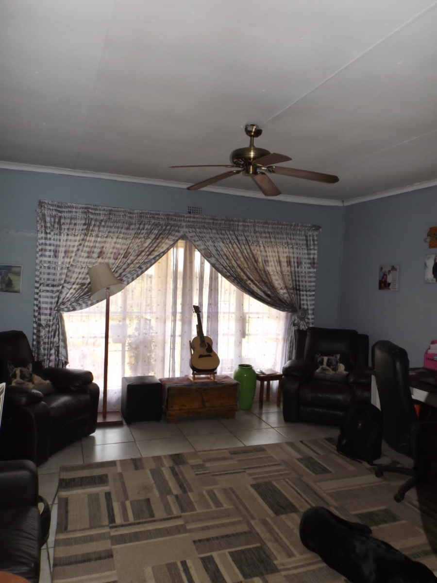 3 Bedroom Property for Sale in Strubenvale Gauteng
