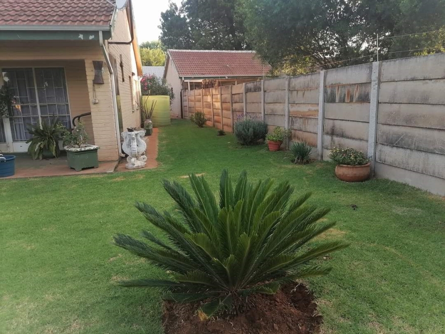 3 Bedroom Property for Sale in Strubenvale Gauteng
